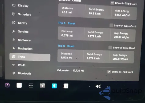 2023 Tesla Model Y Awd/Long Range Dual Motor All-Wheel Drive z USA, uszkodzony, nr VIN 7SAYGDEE8PA077608